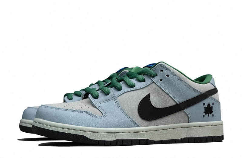 nike dunk sb low maple leaf central park